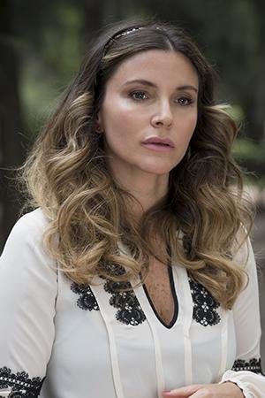 Picture of Issabela Camil
