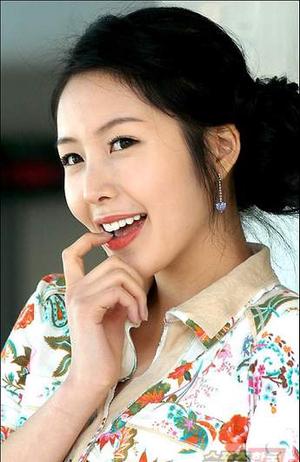 Picture of Shin Joo-ah