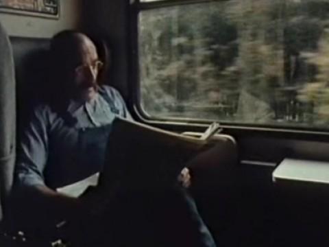Peter reist mit dem Zug