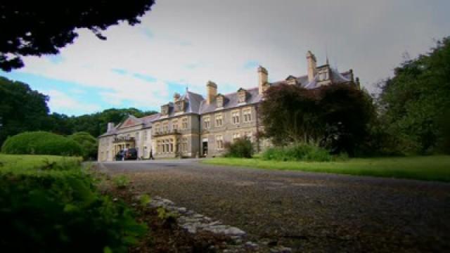 Zwei Herrenhäuser in Wales
