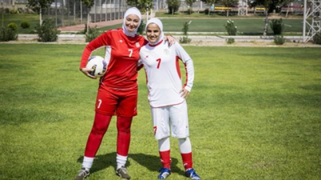 Iran - Piłkarka w hidżabie