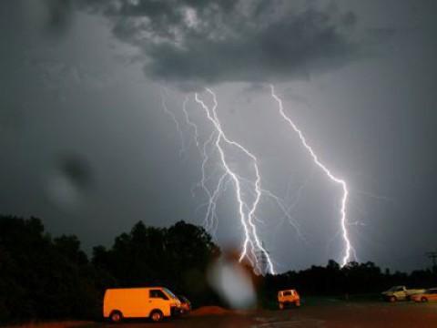 Blitzgewitter - Himmel unter Strom
