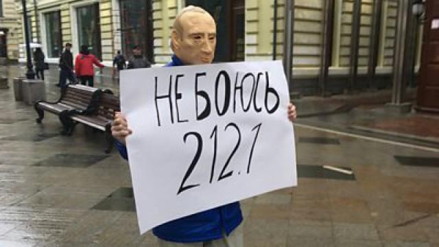 Russia: Crushing Dissent