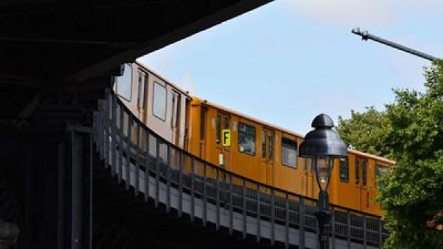 Eisenbahnbilder Berlin: Auf Gleisen in den Untergrund
