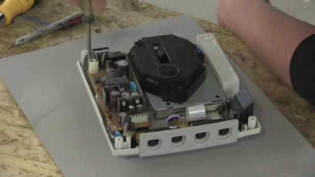 Ben Heck’s Dreamcast Portable (1)
