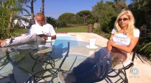 Eine Familie macht Urlaub vom Urlaub