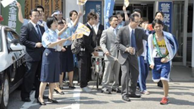 15センチ×10センチの青い布人気ランナー謎の死