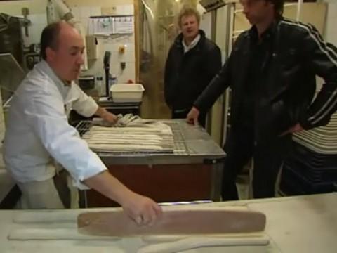 Ola-Conny kollar in baguetter i Paris