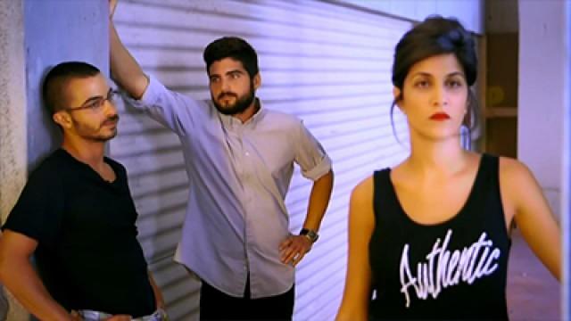 פרץ נעצר על ידי המשטרה וג'קי מבין מי עומד מאחורי המהלך
