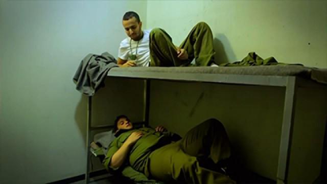 לירון ושמרית מתנחמים אחד בזרועות השני ומתכננים נקמה