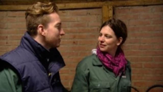 Boer zoent vrouw