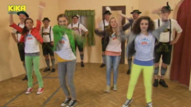 Schuhplattlern