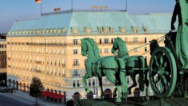 Adlon verpflichtet