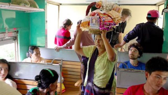 Myanmar – Per Zug durch die Zeit
