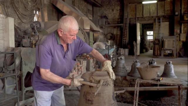 Italien, eine neue Glocke für Monopoli