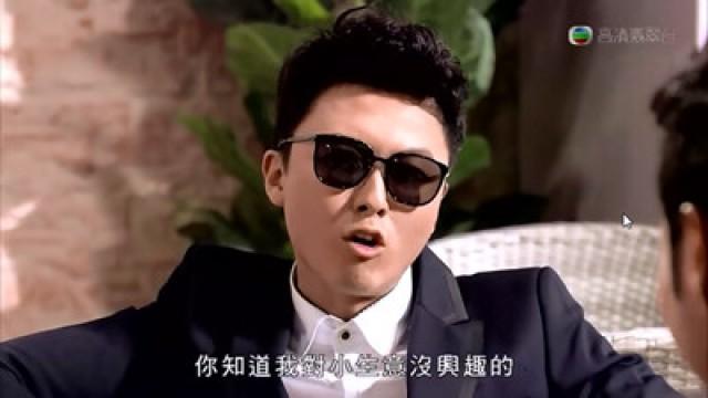 立新借故　親近小璐