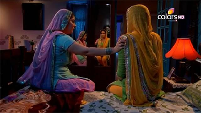 Everyone in Sohum's house is very happy after Rajji returns home