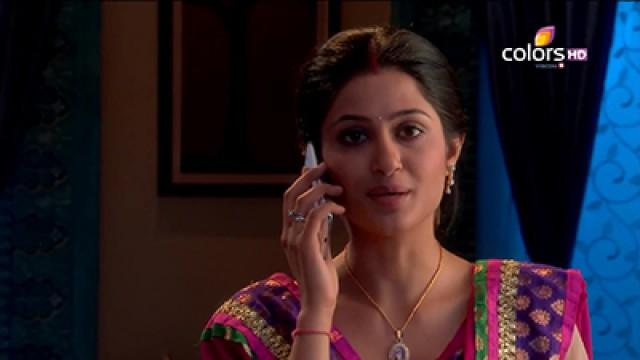 Rajji signs the divorce papers and hands them over to Sohum
