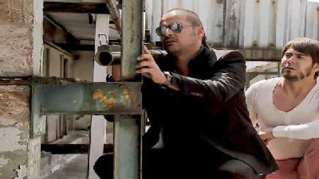Con una bazooka el Tijeras intenta matar a sus enemigos