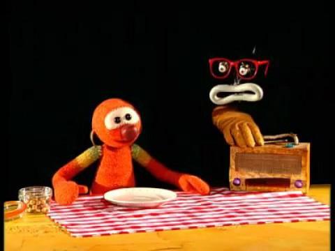 Parlant amb avellanes a la boca