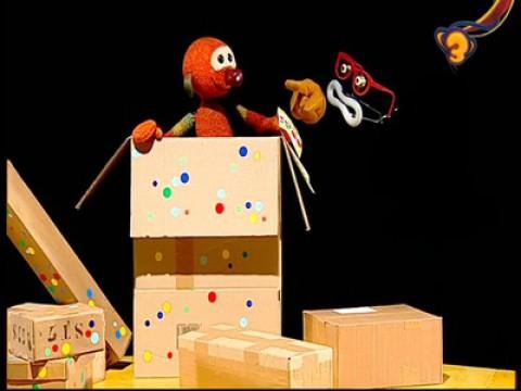 Decorem les caixes amb gomets