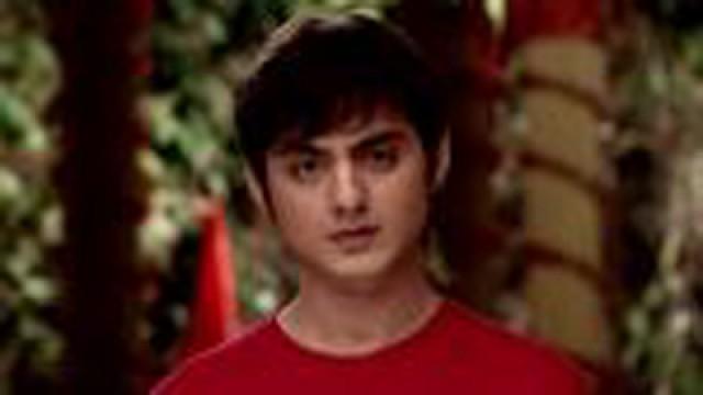 Sushila brings Aniket home