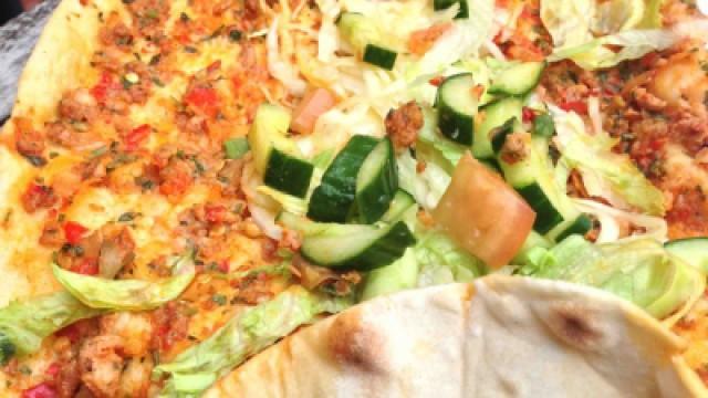 Tijda kocht türkisches Lahmacun (#3)