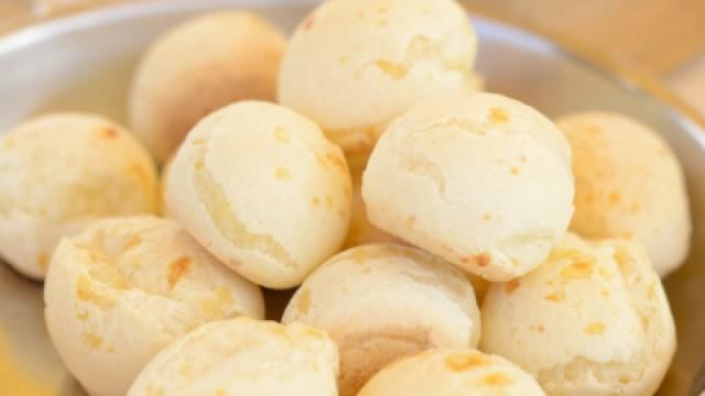Nathaniel kocht brasilianische Käsebällchen (#8)
