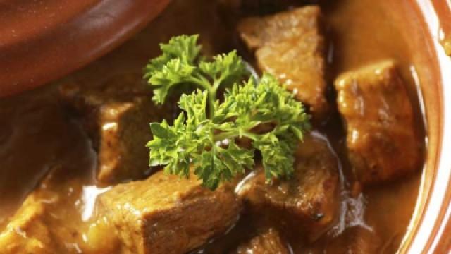 Aliya kocht ivorischen Eintopf (#14)