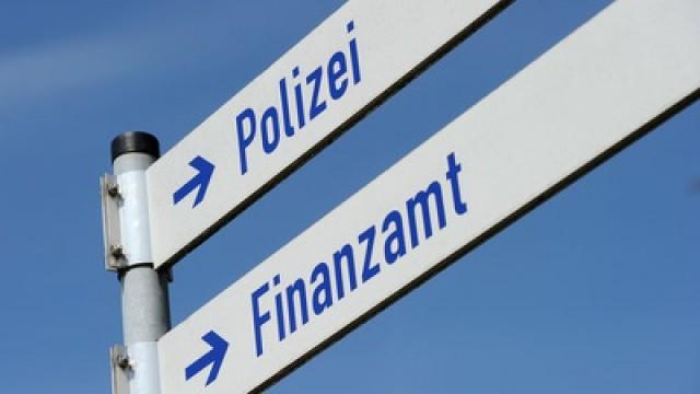 Keine Gnade für Sozialschmarotzer - Härtere Gesetze gegen Steuerhinterzieher?