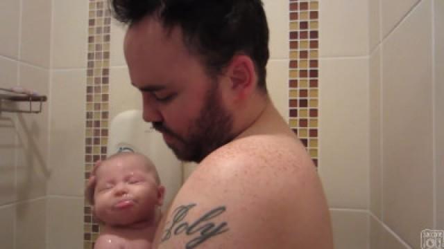 SHOWER TIME WITH THE DAD!