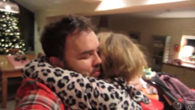 HOW TO KISS HOT GIRLS!