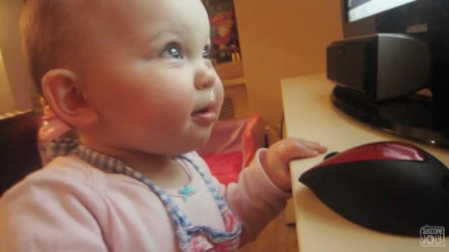 CUTEST SINGING BABY EVER!
