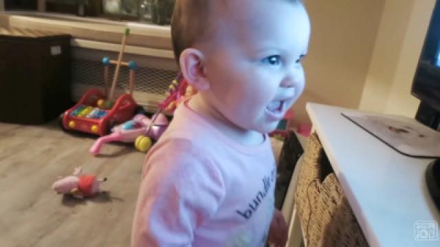 BABY SINGS TWINKLE TWINKLE!