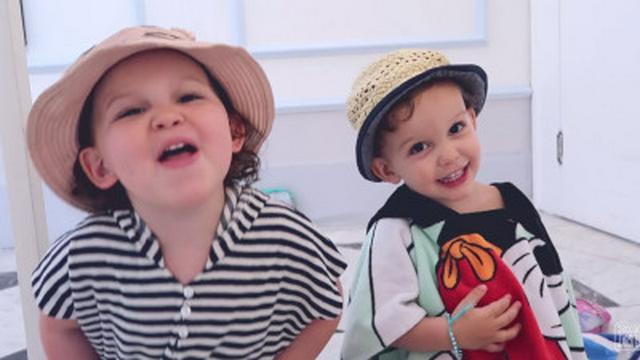 KIDS USE HOTEL PHONE!!