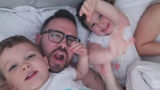 2 KIDS & BABY IN THE BATH!