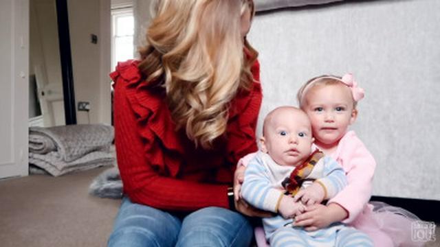 BIG SISTER SURPRISE FOR MOM!
