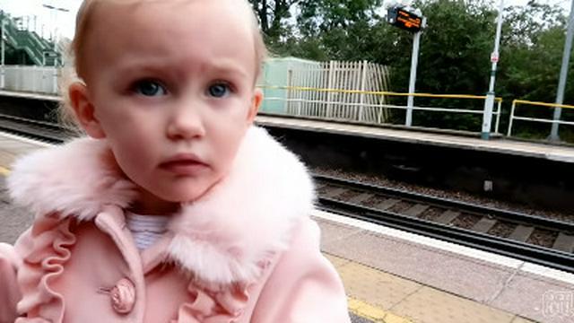 BABY GOES SHOPPING IN THE CITY!!