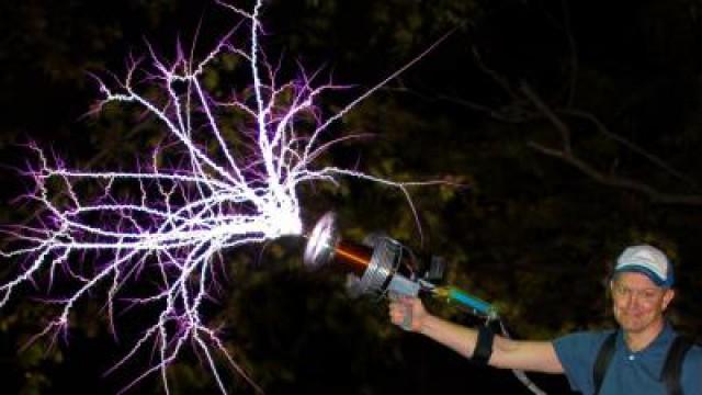 Handheld TESLA COIL GUN at 28,000fps