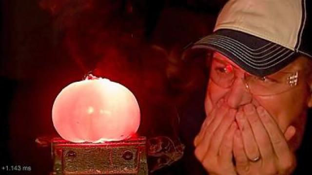 How to record Slow Motion Sounds (Exploding Tomato at 60,000fps)
