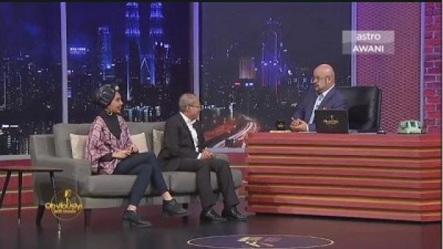 Yuna and Tan Sri Abdul Wahid Omar