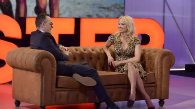 Chester Man (Pamela Anderson, Pilar Eyre y Lamari)