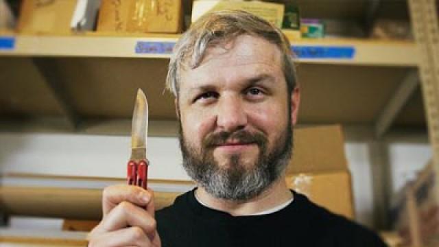 Flip Open a Butterfly Knife Like a Gentleman Bastard
