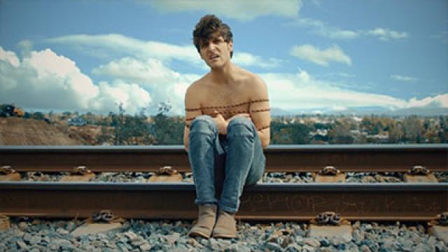 YouTuber trainwreck.