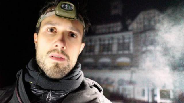 Exploration nocturne d'un hôpital abandonné au milieu de la forêt