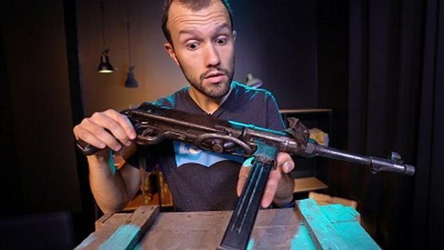 On ouvre une mystérieuse boîte d’objets 2nd Guerre mondiale