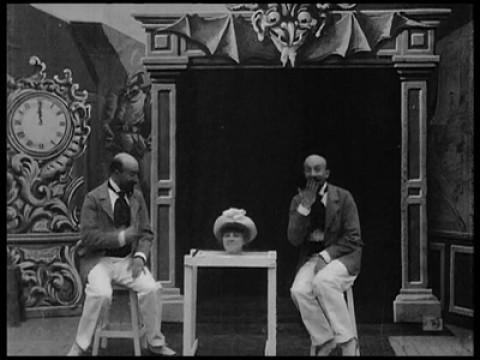 El Ilusionista Doble y la Cabeza Viviente (1900)