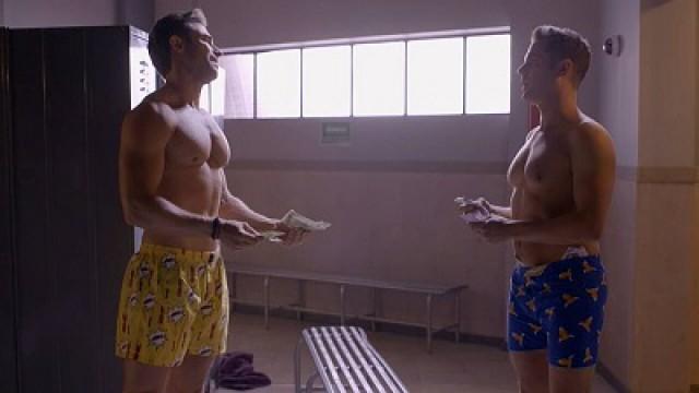 Mauricio sorprende a Renée con un sexy show