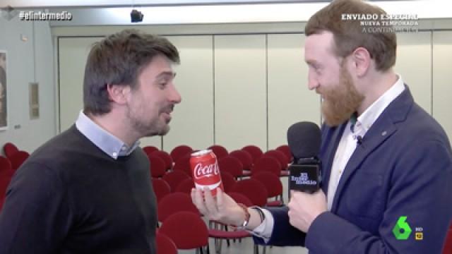(12-04-18) Burque regala una pulsera de la bandera de España a Espinar
