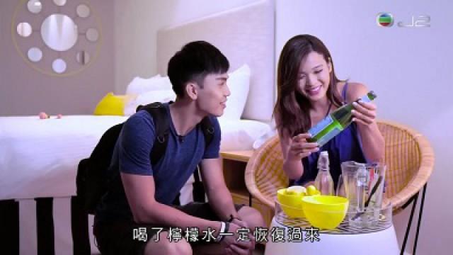 周佩婷、伍富橋在黃金海岸玩水、登高、抱樹熊